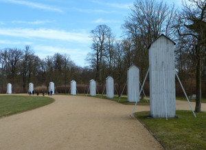 Schutzhütten für Skulpturen im Park Sanssouci