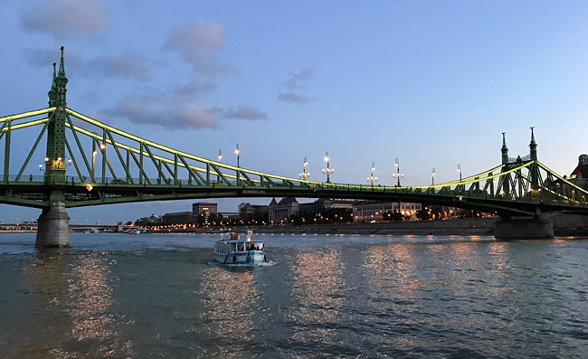 Blick auf die Freiheitsbrücke in Budapest