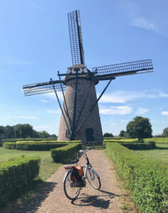 Windmühle mit Fahrrad in Hapert